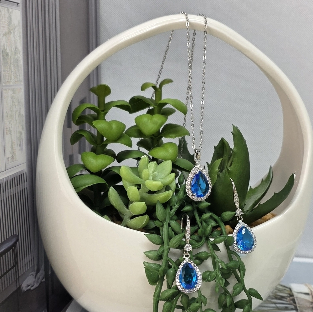 Silvertone Blue Teardrop Pendant Necklace & Earrings Set
